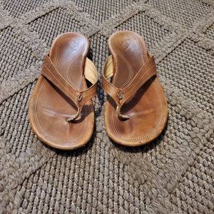Olukai Sandals sz 7 in GUC